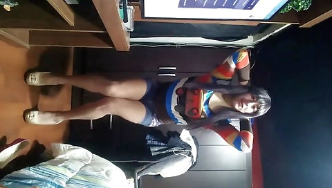 Amateur Shemale masturbates herself and has solo sex