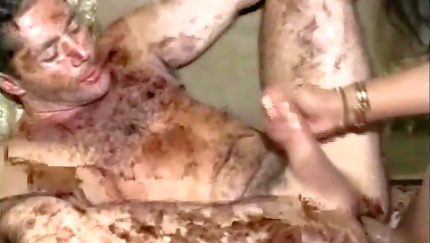 Amateur shemale fucks her hubby in homemade porn video