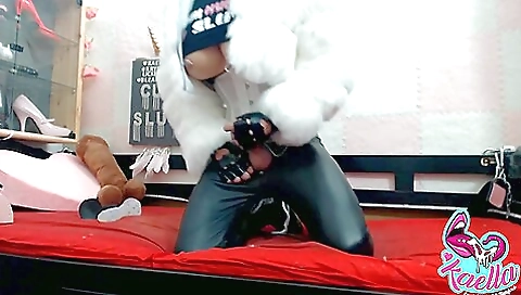 Beautiful babe with a big ass is going to get fucked anal