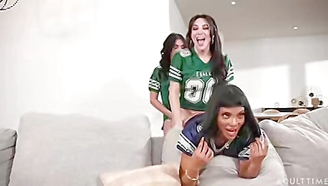 Big ass brunette with big tits is going for a hardcore rimming vid