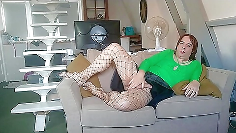 Amateur redhead girl has a tight pussy to play with