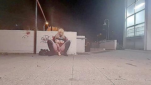 Horny blonde milf, amateur sex scene in the outdoor mall