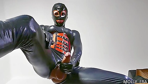 Latex fetish solo masturbation for the amateur girl